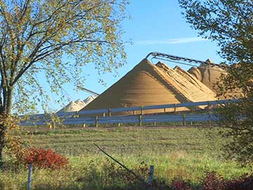 THE PRICE OF SAND Silica Mines, Small Towns, and Money