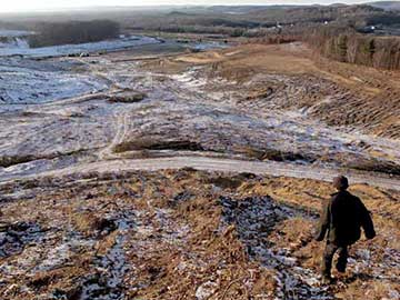 THE PRICE OF SAND Silica Mines, Small Towns, and Money