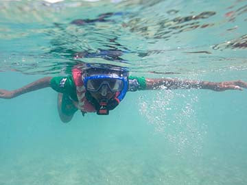 Sink or Swim: Learning the Crawl in the Maldives